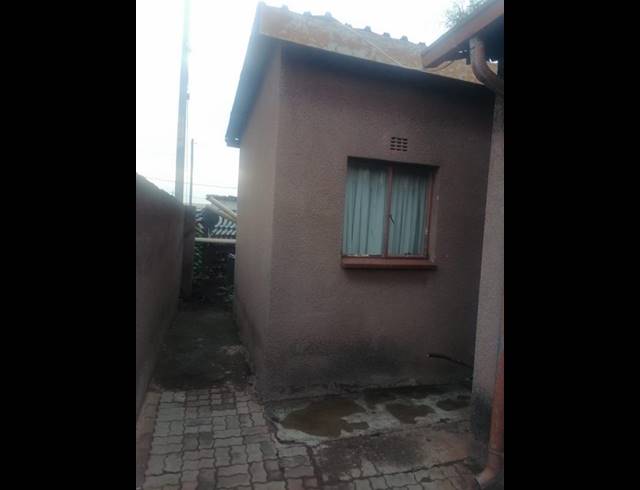 2 BEDROOM HOUSE FOR SALE IN ZONKIZIZWE